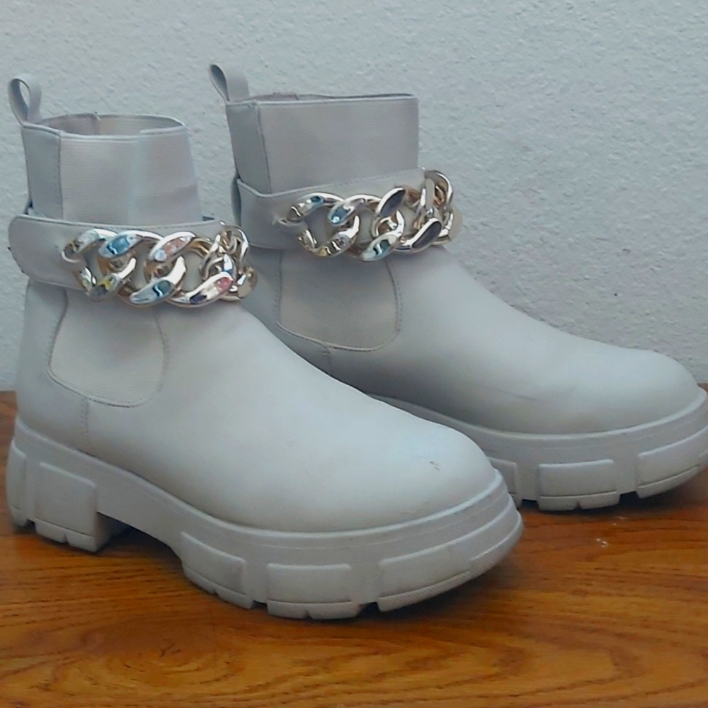 Combat boots